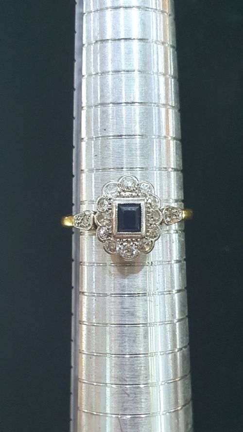 1930S ART DECO PRINCESS SAPPHIRE DIAMONDS 18CT GOLD RING SIZE R - ADDITIONAL PHOTO 8