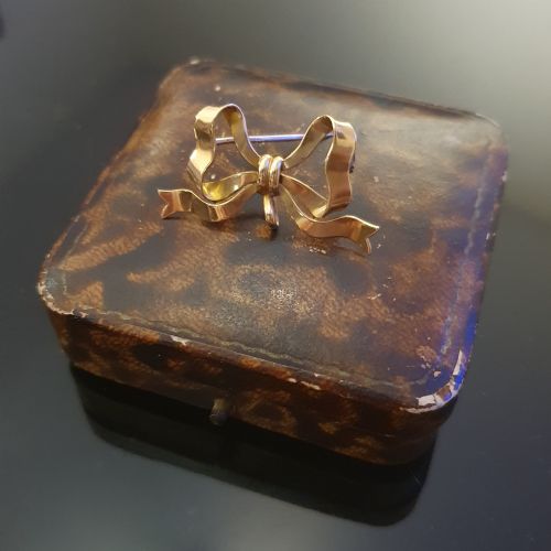 VICTORIAN 15CT GOLD BOW BROOCH IN BOX - ADDITIONAL PHOTO 11