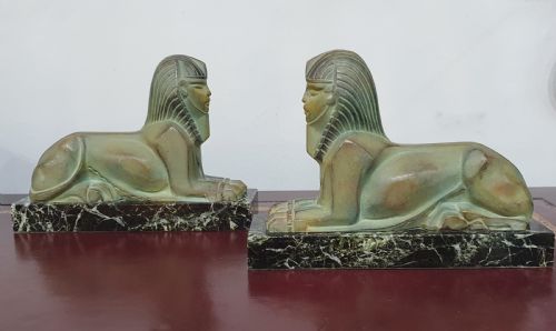 FRENCH ART DECO SPHINX BOOKENDS ON MARBLE PLINTHS IN THE STYLE OF MAX LE VERRIER C1920S30S - ADDITIONAL PHOTO 2