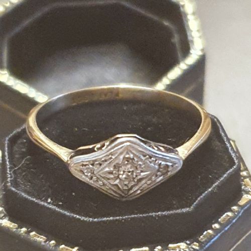 ART DECO PLATINUM SET DIAMONDS LOZENGE ON 9CT GOLD RING SIZE P - ADDITIONAL PHOTO 3