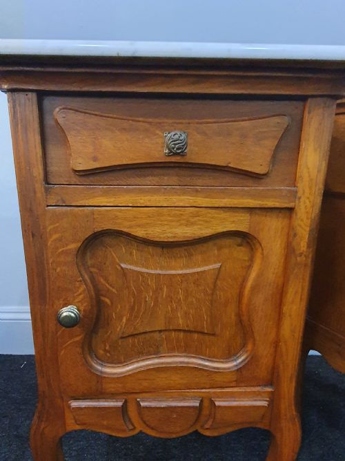 EARLY 1900S PAIR FRENCH MARBLE TOP OAK BEDSIDE CABINETS - ADDITIONAL PHOTO 11