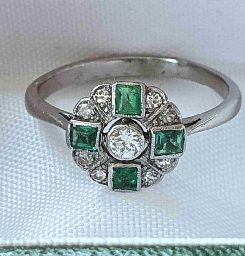 1920s30s solid platinum diamond emerald art deco ring size p - CATEGORY: ANTIQUE JEWELLERY - DATED 1920