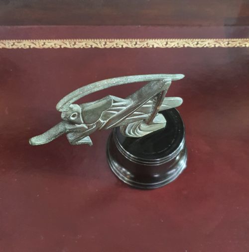 FRENCH ART DECO ETLING SIGNED BRONZE GRASSHOPPER CAR MASCOT ON BAKELITE PLINTH C1920S PARIS - ADDITIONAL PHOTO 4