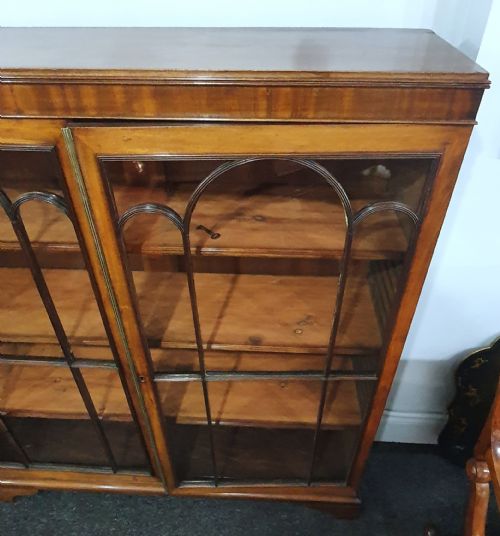 LATE 19TH CENTURY GLAZED MAHOGANY ADJUSTABLE SHELVED BOOKCASE - ADDITIONAL PHOTO 2