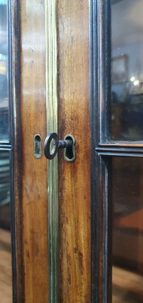 LATE 19TH CENTURY GLAZED MAHOGANY ADJUSTABLE SHELVED BOOKCASE - ADDITIONAL PHOTO 15