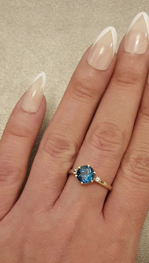 LONDON BLUE TOPAZ WHITE TOPAZ SHOULDERS 9CT GOLD RING SIZE O - ADDITIONAL PHOTO 2