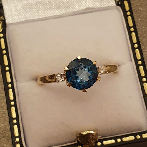 LONDON BLUE TOPAZ WHITE TOPAZ SHOULDERS 9CT GOLD RING SIZE O - ADDITIONAL PHOTO 9