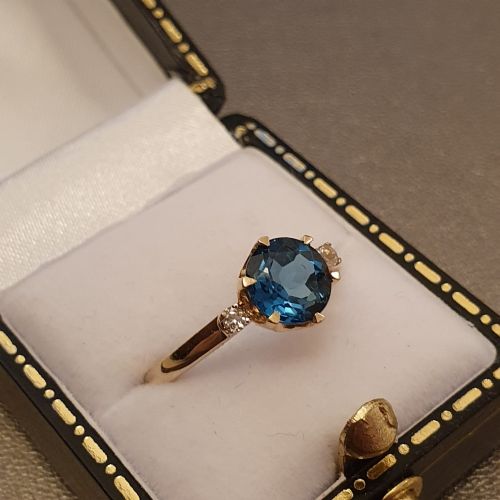 LONDON BLUE TOPAZ WHITE TOPAZ SHOULDERS 9CT GOLD RING SIZE O - ADDITIONAL PHOTO 8