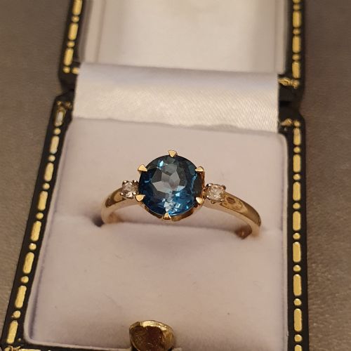 LONDON BLUE TOPAZ WHITE TOPAZ SHOULDERS 9CT GOLD RING SIZE O - ADDITIONAL PHOTO 3