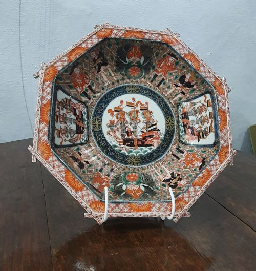 RARE EDO PERIOD OCTAGONAL IMARI DISH - ADDITIONAL PHOTO 1