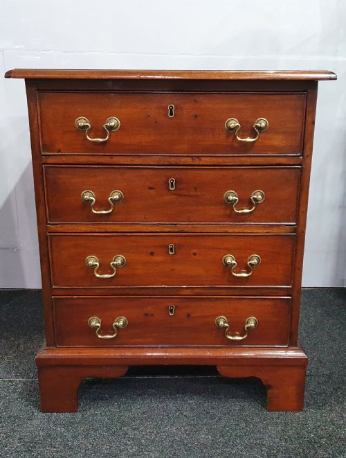 EARLY 19TH CENTURY MAHOGANY CHEST OF FOUR DRAWERS - ADDITIONAL PHOTO 2
