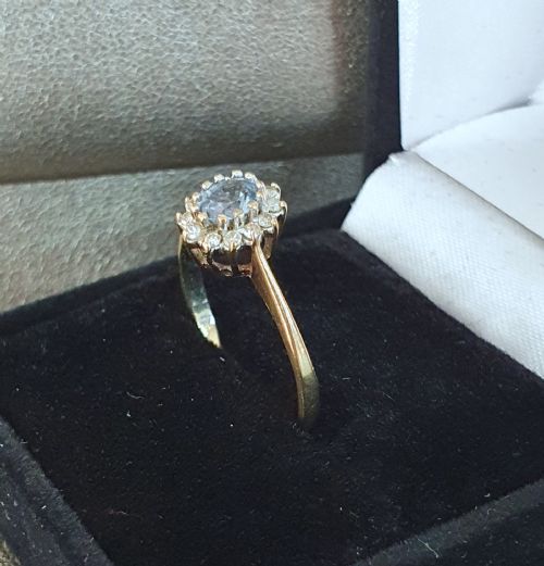VINTAGE CEYLON SAPPHIRE DIAMOND HALO 9CT GOLD RING SIZE O - ADDITIONAL PHOTO 2