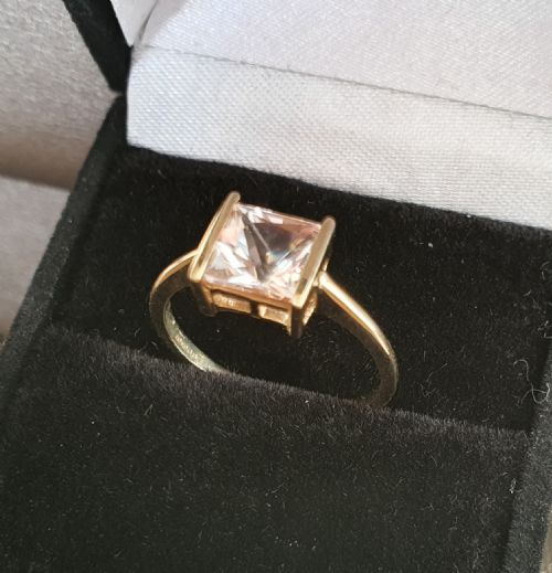 radiant cut 15ct morganite solitaire 9ct yellow gold ring - CATEGORY: ANTIQUE JEWELLERY - DATED LATER THAN 1960