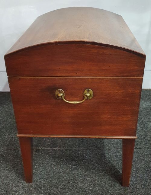 A FINE QUALITY ANTIQUE LATE GEORGIAN WINE CELLARETTE - ADDITIONAL PHOTO 2