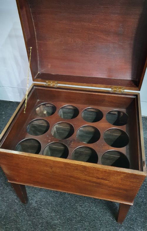 A FINE QUALITY ANTIQUE LATE GEORGIAN WINE CELLARETTE - ADDITIONAL PHOTO 5