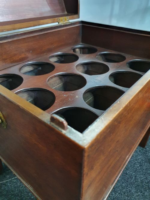 A FINE QUALITY ANTIQUE LATE GEORGIAN WINE CELLARETTE - ADDITIONAL PHOTO 6