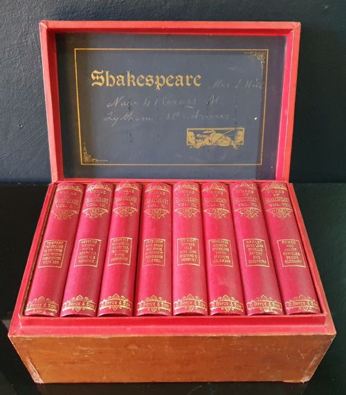 fine set of shakespeare books c1900 in original box - CATEGORY: ANTIQUE MISCELLANEOUS - DATED 1900