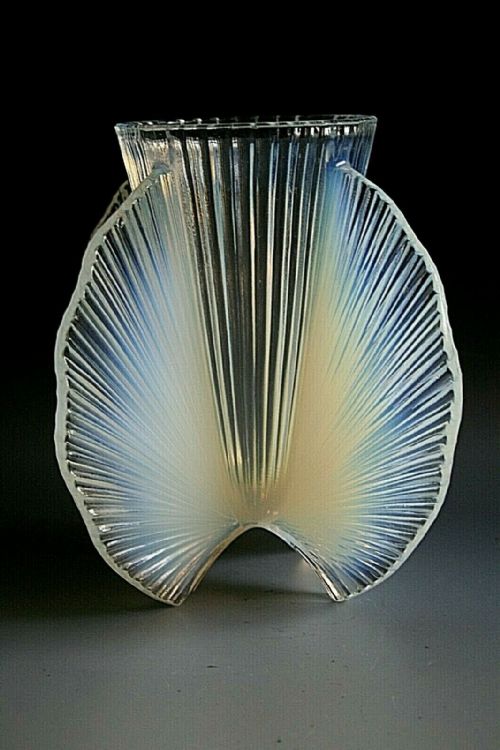 pierre d'avesn french art deco opalescent glass vase c1930 - CATEGORY: ANTIQUE GLASS - DATED 1930