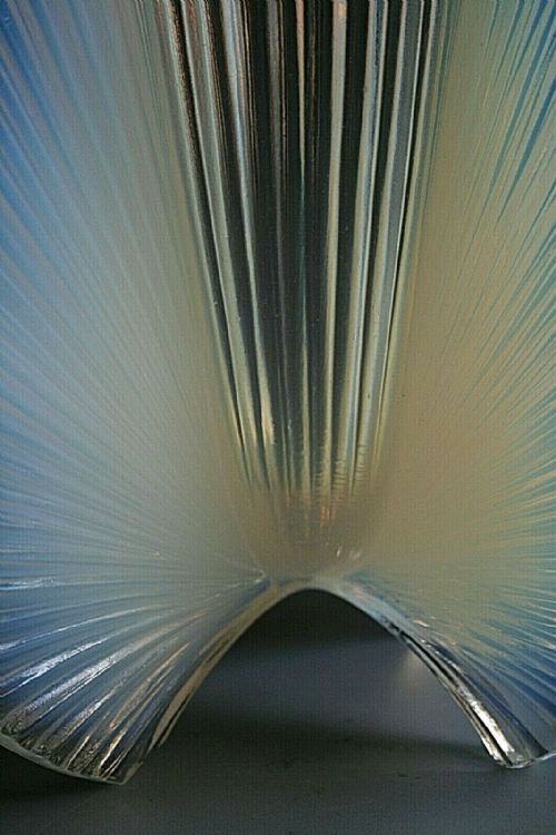 PIERRE D'AVESN FRENCH ART DECO OPALESCENT GLASS VASE C1930 - ADDITIONAL PHOTO 1