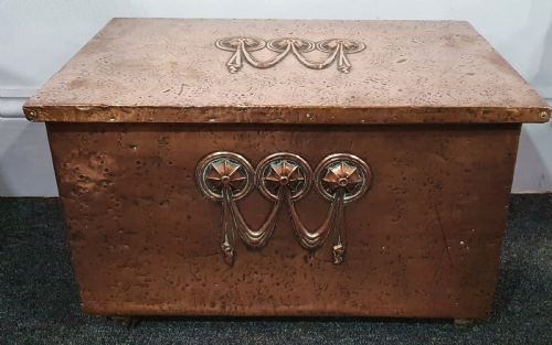 arts and crafts copper log box c1910 - CATEGORY: ANTIQUE CHESTS - DATED 1910