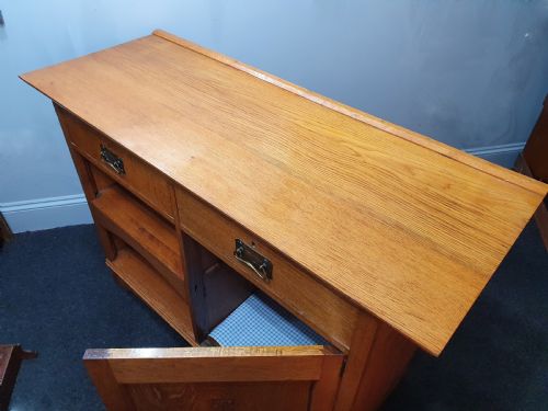 ARTS CRAFTS LIGHT HONEY OAK SIDEBOARD C1910 - ADDITIONAL PHOTO 1