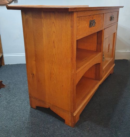 ARTS CRAFTS LIGHT HONEY OAK SIDEBOARD C1910 - ADDITIONAL PHOTO 2