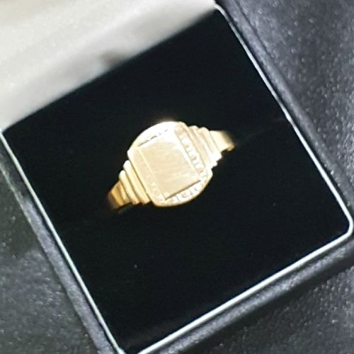MEN'S 1955 VINTAGE 9CT GOLD SIGNET RING - ADDITIONAL PHOTO 8