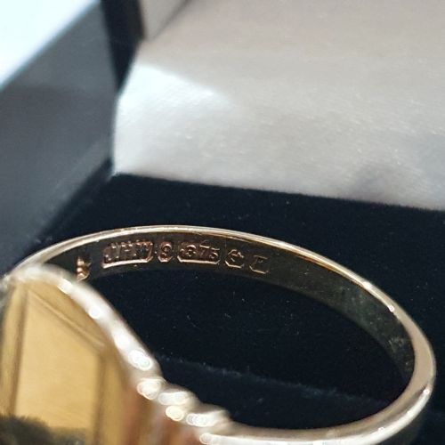 MEN'S 1955 VINTAGE 9CT GOLD SIGNET RING - ADDITIONAL PHOTO 5