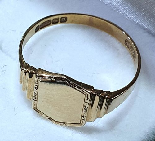 MEN'S 1940 ART DECO HEXAGONAL 9CT GOLD SIGNET RING - ADDITIONAL PHOTO 4
