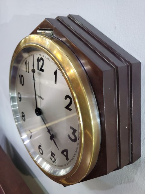 BAYARD FRENCH ART DECO BAKELITE BRASS WALL CLOCK C1930 - ADDITIONAL PHOTO 4