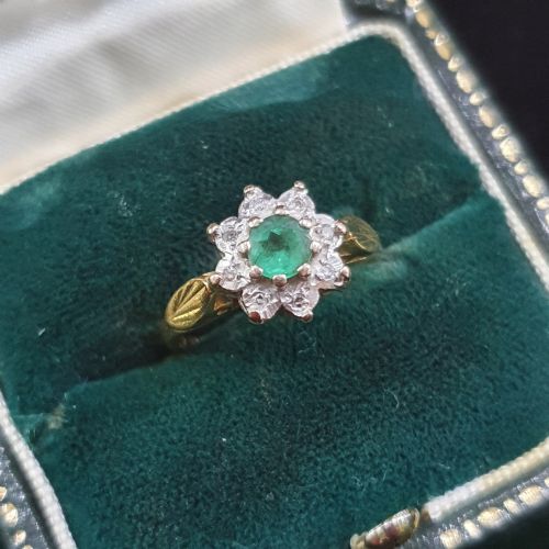 1933 art deco 18ct gold emerald diamond halo snowflake ring size l - CATEGORY: ANTIQUE JEWELLERY - DATED 1930