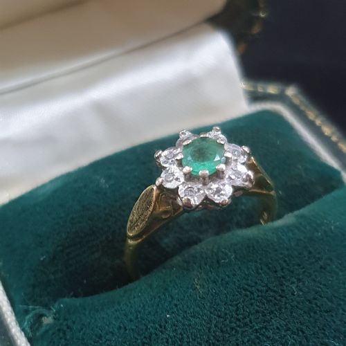 1933 ART DECO 18CT GOLD EMERALD DIAMOND HALO SNOWFLAKE RING SIZE L - ADDITIONAL PHOTO 1