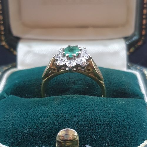 1933 ART DECO 18CT GOLD EMERALD DIAMOND HALO SNOWFLAKE RING SIZE L - ADDITIONAL PHOTO 2