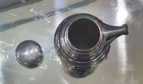 WALKER HALL ART DECO COCKTAIL SHAKER WITH POURING SPOUT C1930S IN SILVER PLATE - ADDITIONAL PHOTO 3