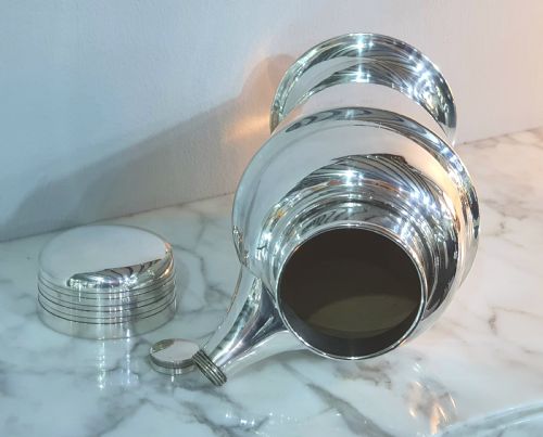 WALKER HALL ART DECO COCKTAIL SHAKER WITH POURING SPOUT C1930S IN SILVER PLATE - ADDITIONAL PHOTO 4