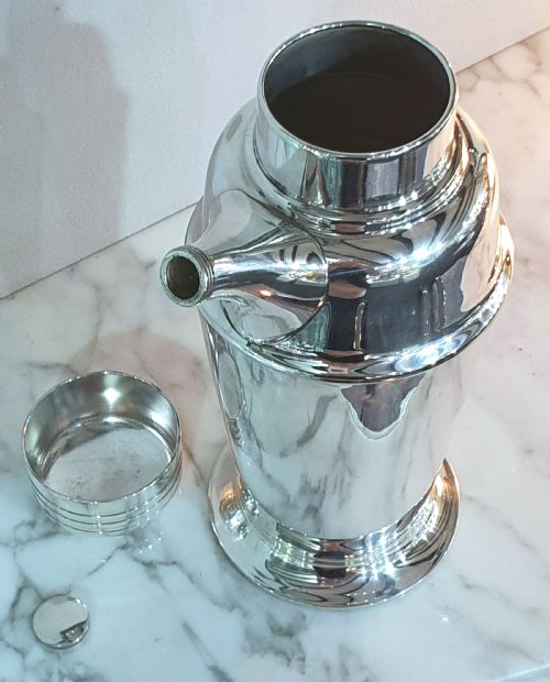 WALKER HALL ART DECO COCKTAIL SHAKER WITH POURING SPOUT C1930S IN SILVER PLATE - ADDITIONAL PHOTO 5