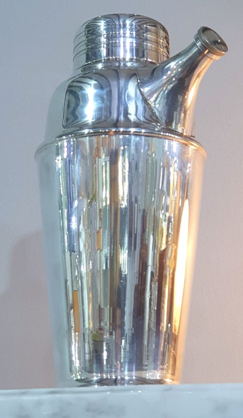 WALKER HALL ART DECO COCKTAIL SHAKER WITH POURING SPOUT C1930S IN SILVER PLATE - ADDITIONAL PHOTO 7
