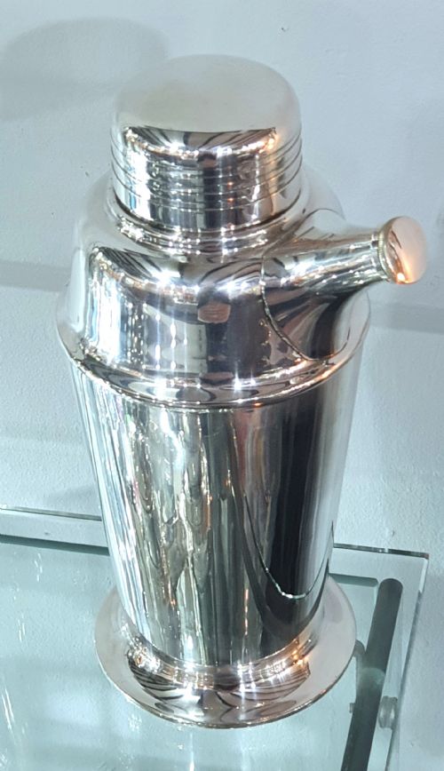 WALKER HALL ART DECO COCKTAIL SHAKER WITH POURING SPOUT C1930S IN SILVER PLATE - ADDITIONAL PHOTO 9