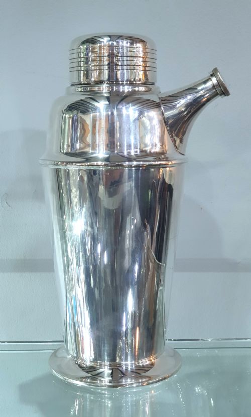 WALKER HALL ART DECO COCKTAIL SHAKER WITH POURING SPOUT C1930S IN SILVER PLATE - ADDITIONAL PHOTO 11