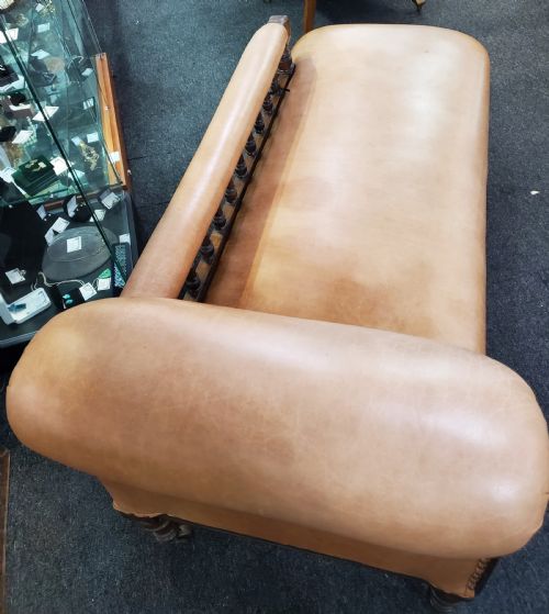 VICTORIAN LEATHER CHAISE LONGUE C1880 - ADDITIONAL PHOTO 5