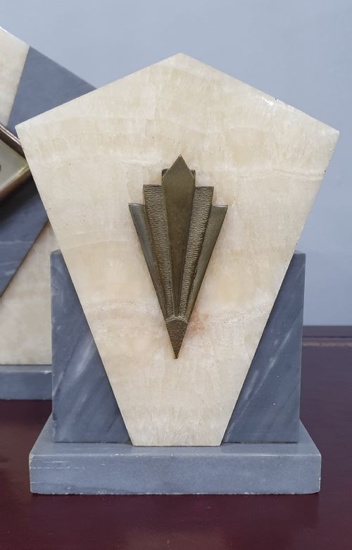 FRENCH ART DECO MARBLE MANTLE CLOCK WITH GARNITURES C1920 - ADDITIONAL PHOTO 5