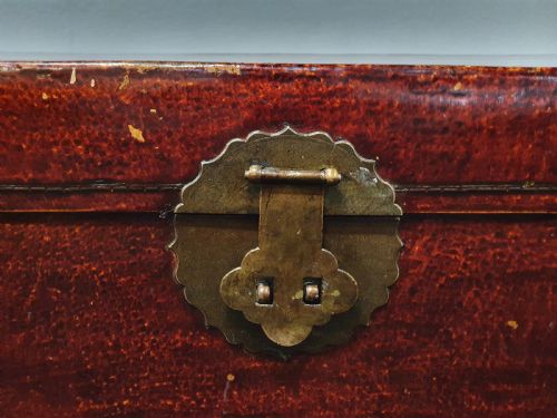 LEATHER COVERED CHINESE TRUNK 19TH CENTURY - ADDITIONAL PHOTO 8
