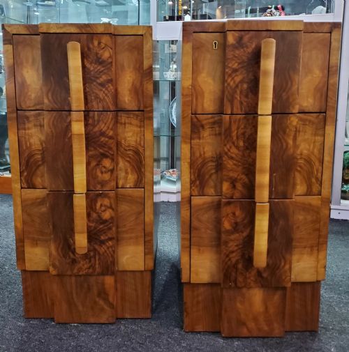 PAIR OF ART DECO BURR WALNUT BEDSIDE CABINETS C1920S - ADDITIONAL PHOTO 1