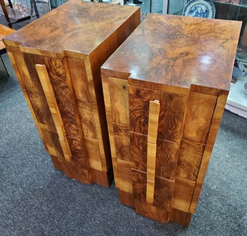 PAIR OF ART DECO BURR WALNUT BEDSIDE CABINETS C1920S - ADDITIONAL PHOTO 4