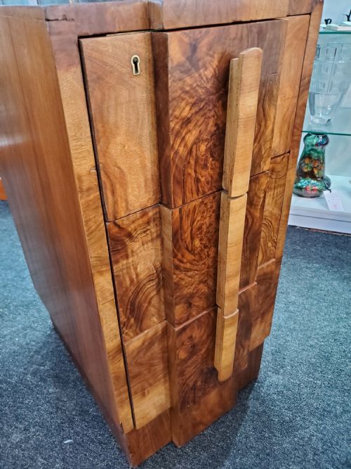 PAIR OF ART DECO BURR WALNUT BEDSIDE CABINETS C1920S - ADDITIONAL PHOTO 8