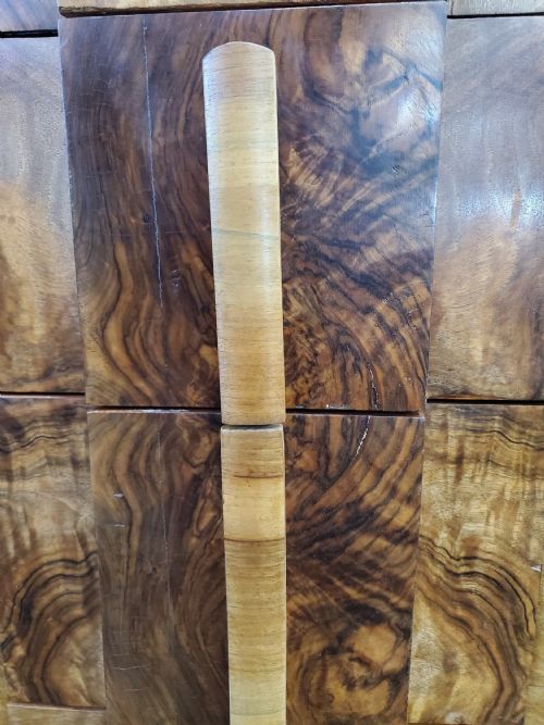 PAIR OF ART DECO BURR WALNUT BEDSIDE CABINETS C1920S - ADDITIONAL PHOTO 9