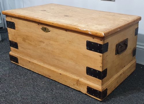 victorian pine chest blanket box tv stand coffee table 19th century - CATEGORY: ANTIQUE CHESTS - DATED VICTORIAN