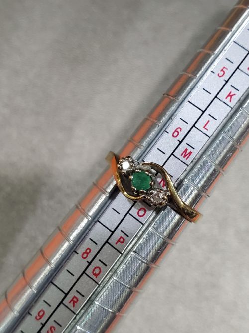 ART DECO EMERALD DIAMOND 9CT GOLD SWIRL RING DATED 1940 SIZE N - ADDITIONAL PHOTO 8