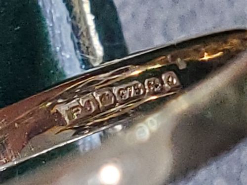 ART DECO EMERALD DIAMOND 9CT GOLD SWIRL RING DATED 1940 SIZE N - ADDITIONAL PHOTO 5