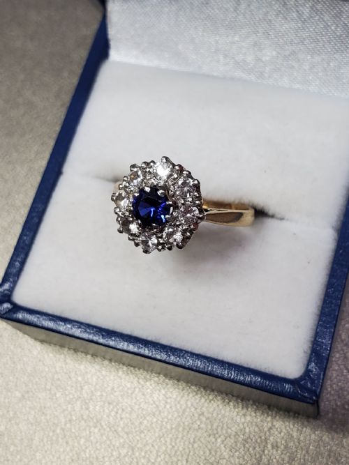 bright blue sapphire with diamond cluster halo 9ct gold ring size l - CATEGORY: ANTIQUE JEWELLERY - DATED LATER THAN 1960